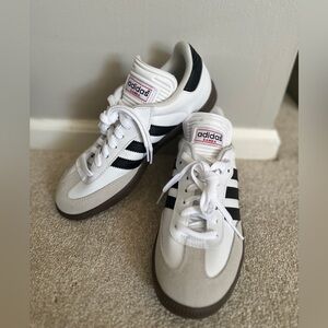 Brand NEW, Never Worn ADIDAS SAMBA US 
Size 7 Men’s / 8 Women’s